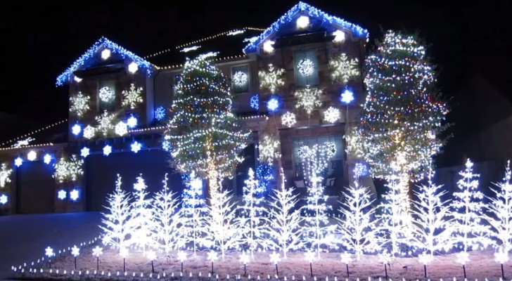 This family surprises all the neighborhood with an INSANE christmas musical show!