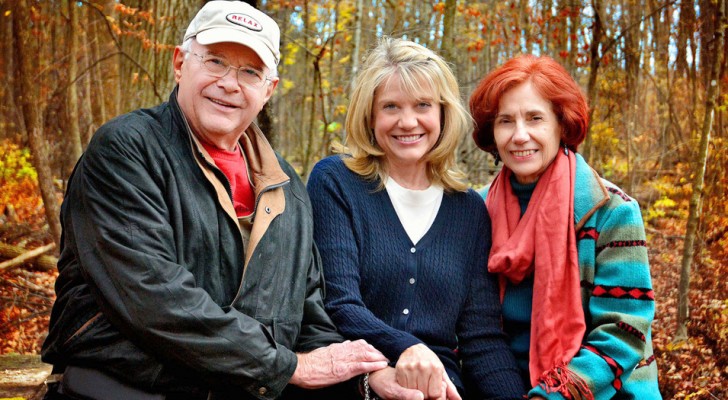 They meet again after 53 years and decide to find the daughter they gave up for adoption: "Now we are a united family!"