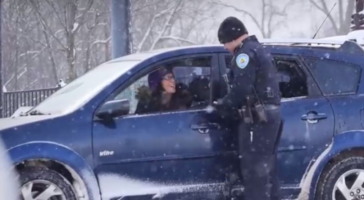 A Police agent stops some cars, but what he does after leaves them stunned !