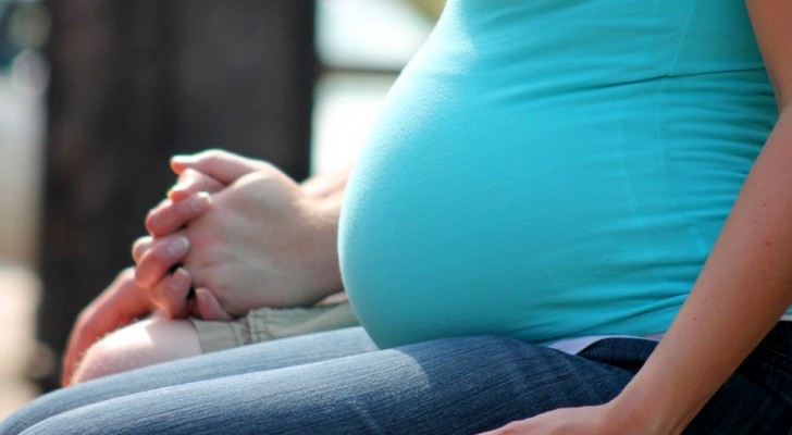 Mulher grávida decide não apresentar seu futuro bebê a parentes no-vax até os 6 meses de idade