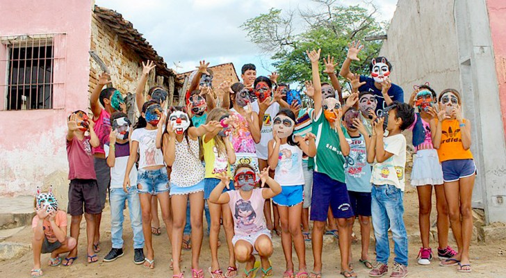 Una coppia adotta 22 bambini abbandonati dai loro genitori: e non ha intenzione di fermarsi qui