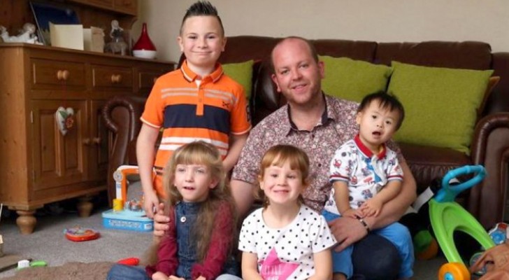 Ragazzo gay adotta 5 bambini con disabilità fisiche e neurologiche e riceve il premio di "papà dell'anno"