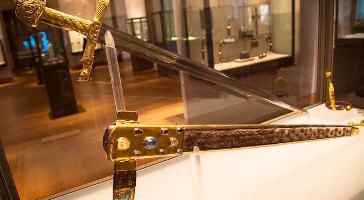 L’affascinante leggenda della Joyeuse, la spada di Carlo Magno con poteri speciali