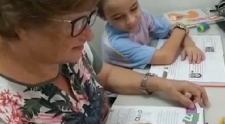 Mit 63 Jahren lernt sie dank ihres Enkels Lesen und Schreiben: Sie folgen zusammen dem Fernunterricht seiner Lehrerin