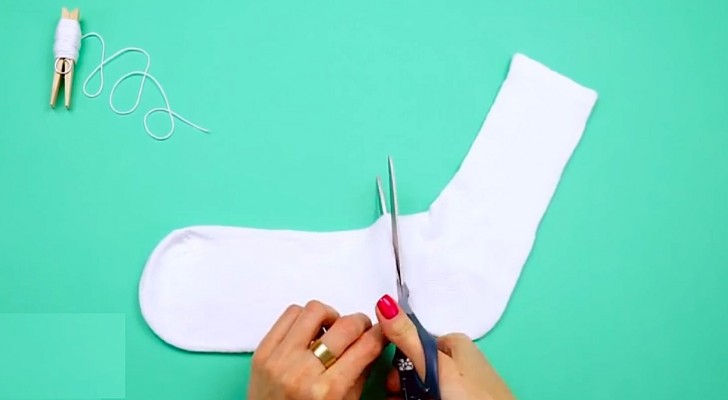 She cut in half an old sock. The final creation? Amazing !!!