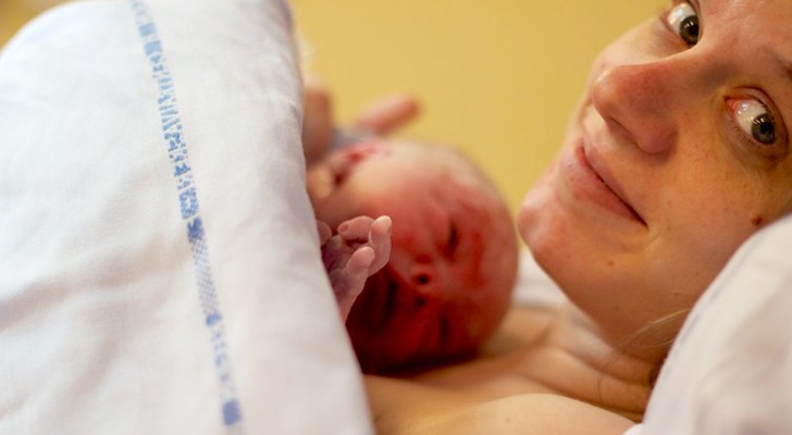 "Help, mijn schoonmoeder heeft foto's van mijn bevalling gemaakt en ze met iedereen gedeeld!": een moeder is woedend