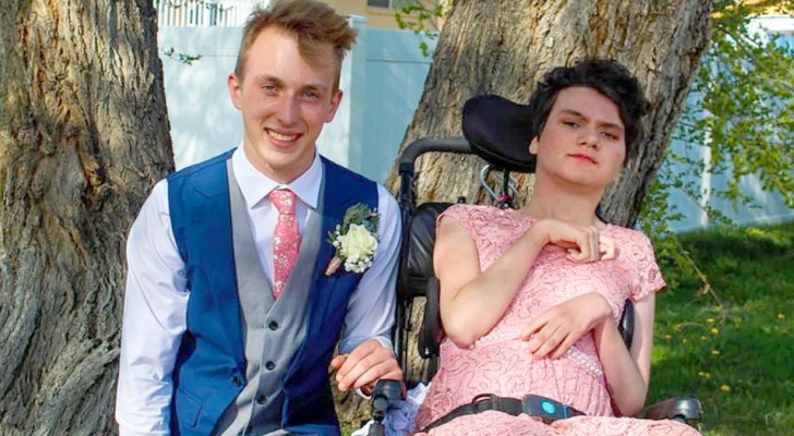 A teenager brings a disabled girl to the prom: no one wanted to accompany her to the party