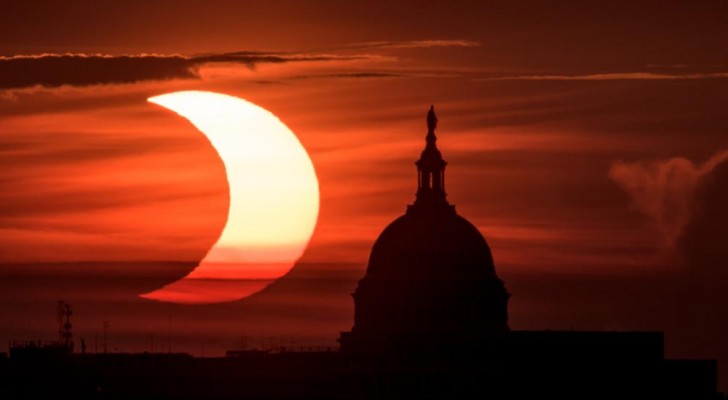 La NASA condivide le foto dell’eclissi anulare di Sole: uno spettacolare anello di fuoco