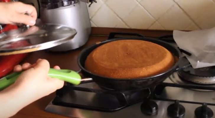 Taart in de pan zonder boter: bereid deze snelle en heerlijke taart zonder de oven aan te zetten