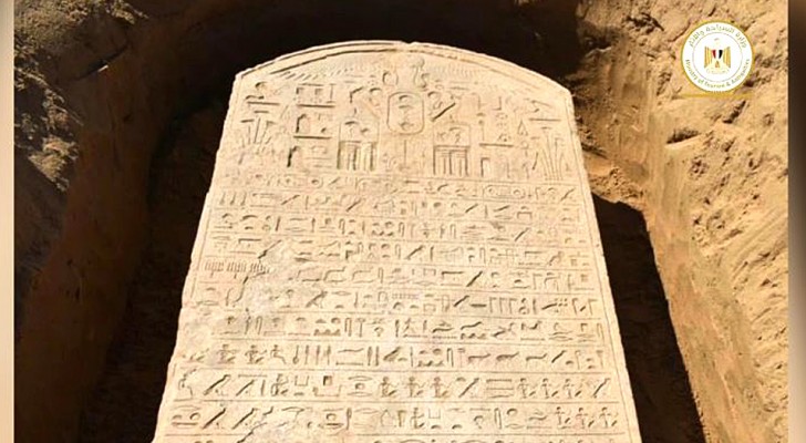 Egypte: boer ontdekt een 2.600 jaar oude stele tijdens het ploegen van het land