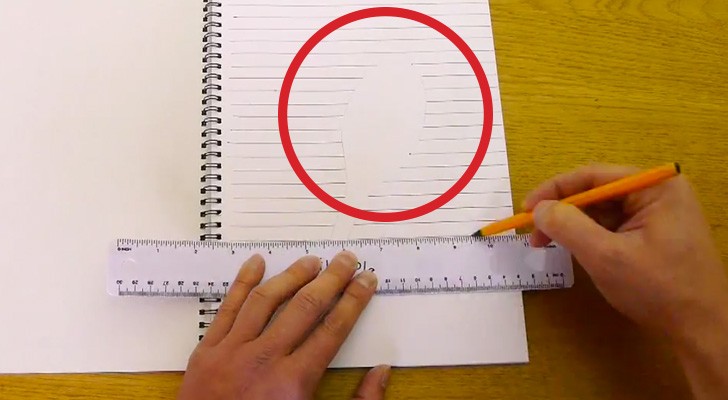 Il trace de simples lignes sur une feuille mais sa création finale est STUPÉFIANTE 