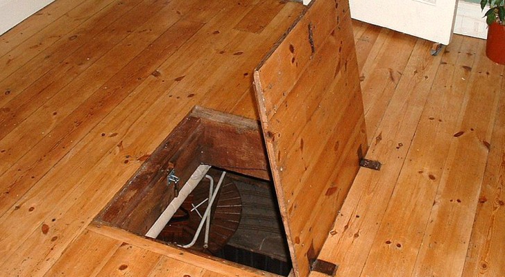 Il rénove son salon et découvre un puits vieux de 500 ans avec une épée médiévale