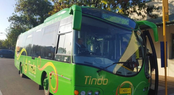 Autobus elettrici, gratuiti e alimentati a energia solare: l’iniziativa di una città australiana