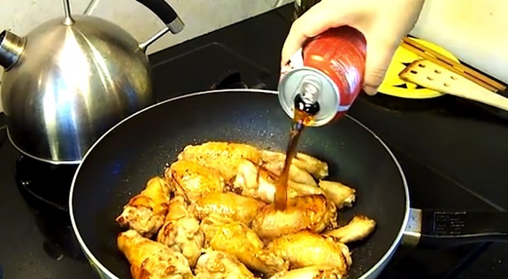 She pours a can of coke on chicken wings... The result is unexpected!