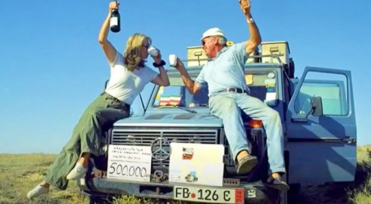 Este casal de idosos viajou com o seu carro por 177 países em 26 anos