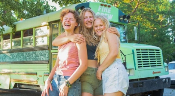 Tre kvinnor upptäcker att de har samma pojkvän: de dumpar honom och åker på en otrolig resa tillsammans