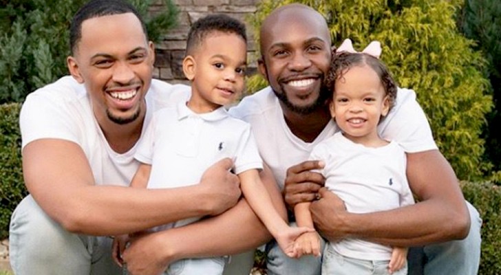Familia repentinamente: pareja gay adopta dos niños nacidos a una semana de distancia el uno del otro