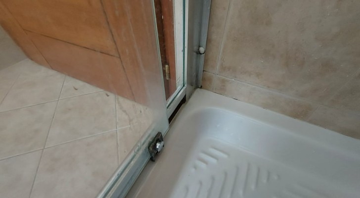 Tillverka ett glasputs som tar bort alla fläckar i duschen med majsstärkelse