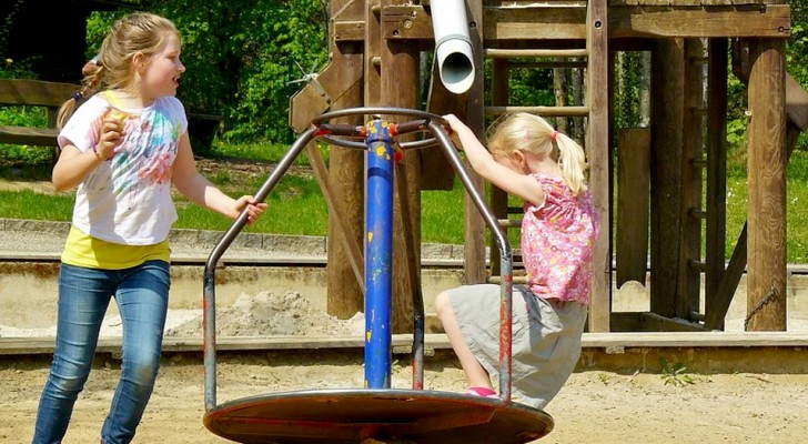 "Wir wollen hier keine Jungs!": Sie vertreibt eine Mutter, die ihren Sohn mit ihren Mädchen im Park spielen lassen wollte