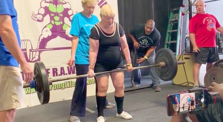 A 100-year-old great-grandmother breaks all records and becomes a weightlifting champion