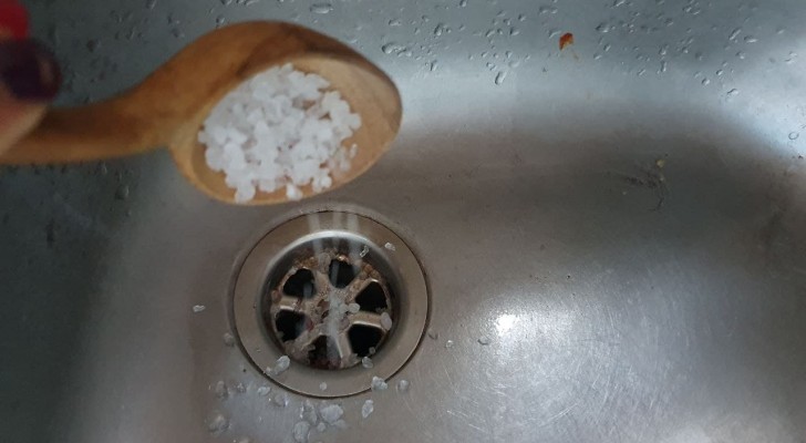 Finden Sie heraus, wie Sie Salz zur Beseitigung von Abflussverstopfungen verwenden können