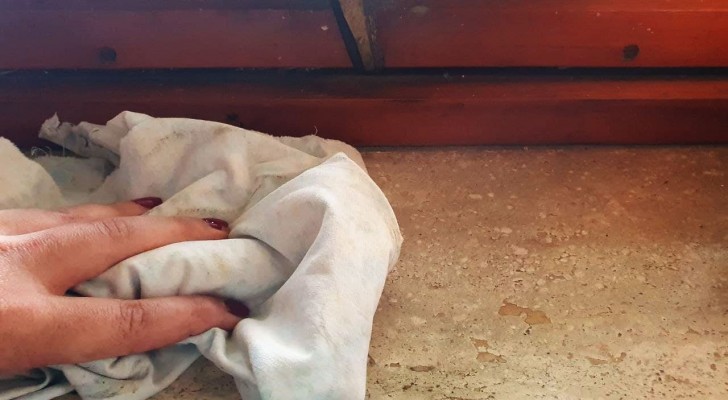 Verwijder vlekken en stof van marmeren vensterbanken met eenvoudige doe-het-zelf methoden