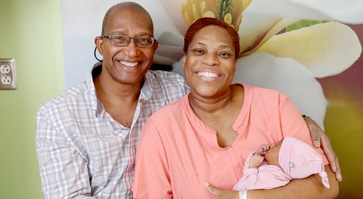 Ella tiene 50 años, él 61 y han dado a luz su primera hija: una niña milagrosa (+ VIDEO)