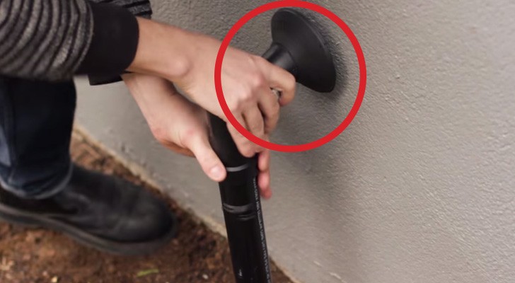 He puts a fake pipe beside the house door. Why? You'll be surprised !