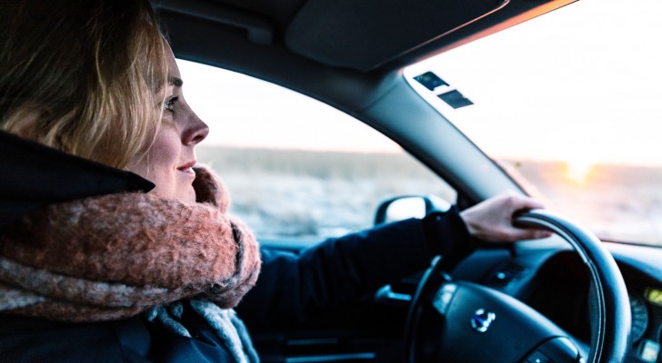 Vrouwen rijden beter dan mannen: een onderzoek haalt het cliché omver