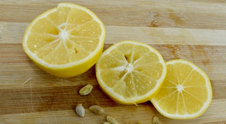 Non dovreste gettare via le bucce di limone: alcuni consigli per riutilizzarle in casa