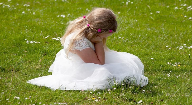 De bruid jaagt een gezin weg van de bruiloft: de dochter deed niets anders dan huilen
