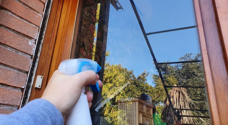 Niente più segni delle gocce d'acqua sulle finestre: tienile pulite con questi semplici metodi fai-da-te