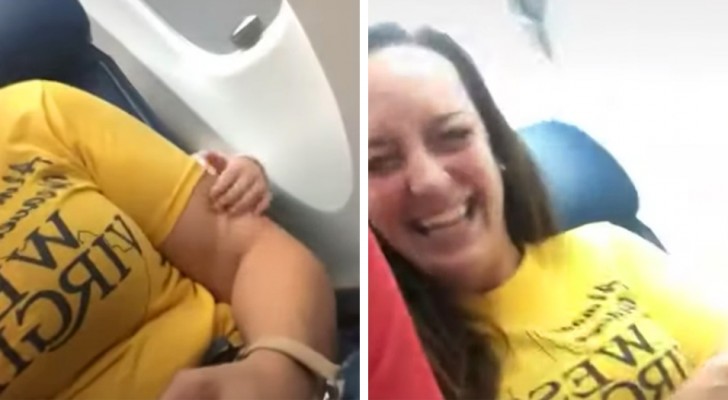 Passagierin wird von einem hinter ihr sitzenden Kind 