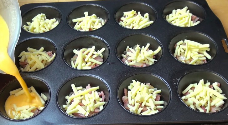 He pours eggs into a muffin tin: his creation is absolutely DELICIOUS !