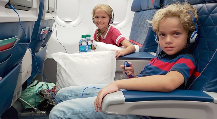 Eine Airline erlaubt es ihren Passagieren, Sitzplätze zu reservieren, die weit von Kindern entfernt sind