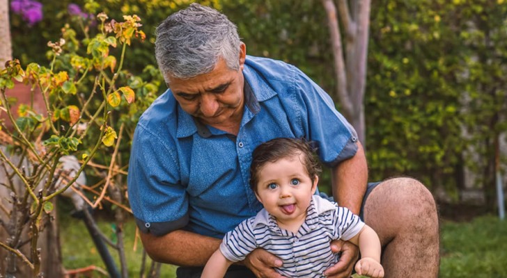 Nonno accetta di fare da babysitter al nipotino solo per $12 l'ora