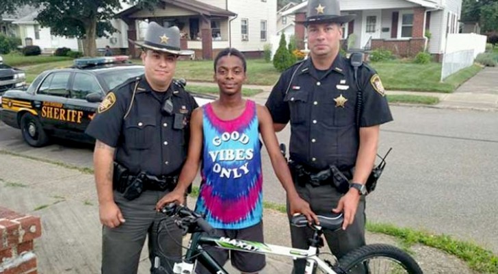 Police buy a new bicycle for a kid whose old, rusty one had broken down