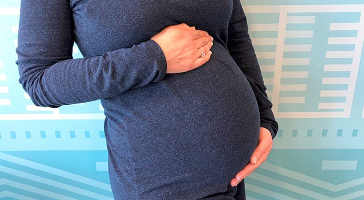 Han avslöjar sin kollegas graviditet utan hennes tillstånd - kvinnan blir vansinnig