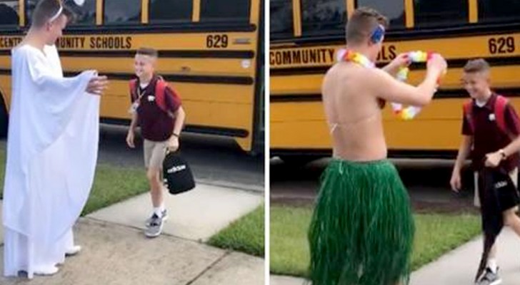 Si traveste ogni giorno in modo diverso per accogliere il fratellino a casa dopo che torna da scuola