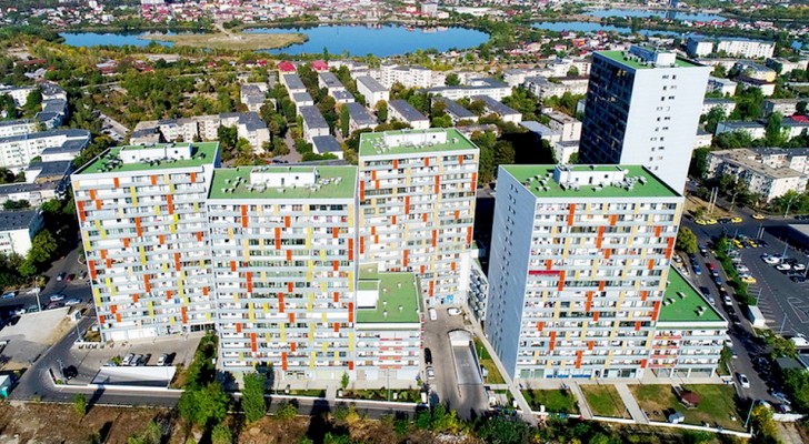 Hij komt terug uit het ziekenhuis en ontdekt dat ze 178 huizen om zijn huis heen hebben gebouwd