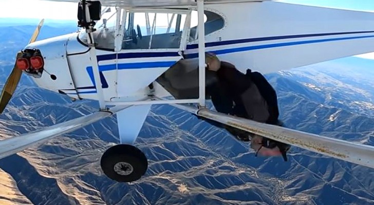 Youtuber beschuldigd van het opzettelijk neerstorten van een vliegtuig om meer views te krijgen (+ VIDEO)