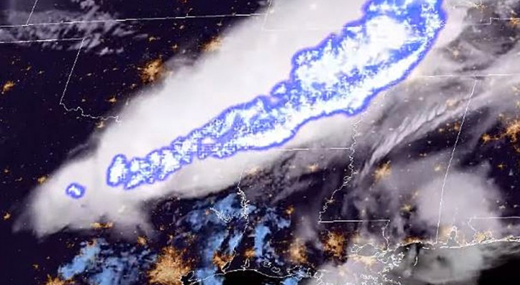 Ein Mega-Blitz ist fast 770 km weit über den US-Himmel geflogen: ein Rekord (+VIDEO)