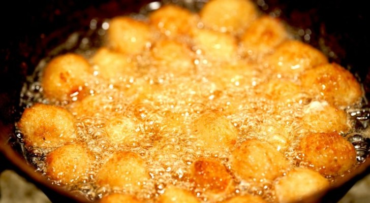 Einfache und köstliche Apfelküchlein: Wir zeigen Ihnen, wie Sie sie in wenigen Minuten zubereiten können!