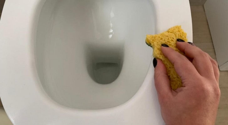 Maak de toiletbril weer wit met eenvoudige huishoudelijke trucs