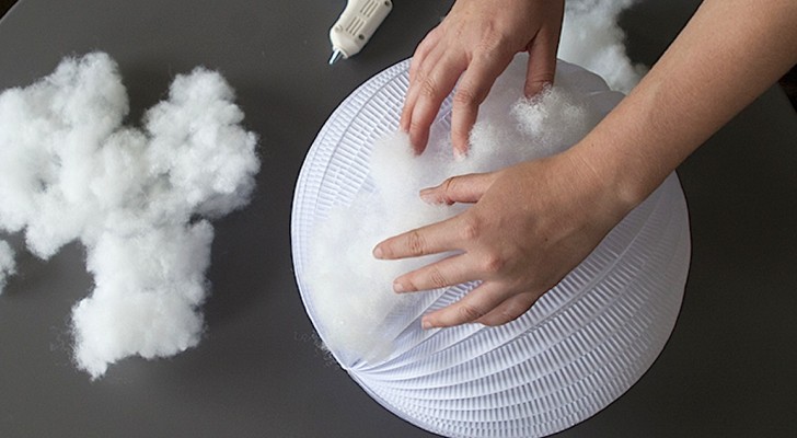 She glues cotton on a paper lantern: When switches off the lights ... AMAZING !