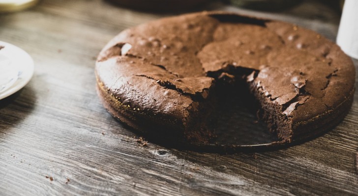 Kuchen mit Zartbitterschokolade: ein einfacher Kuchen, der in wenigen Schritten zubereitet werden kann