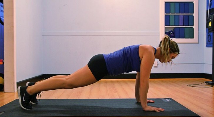 Un plank al giorno per 4 settimane: l'esercizio di pochi minuti che può trasformare il tuo fisico