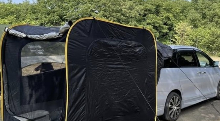 Ett företag skapar tältet som man fäster i bagageutrymmet och förvandlar bilen till en husbil