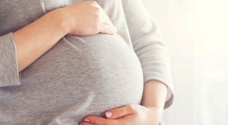 Woman gets pregnant again two weeks after giving birth and becomes the mother of two at the age of 19
