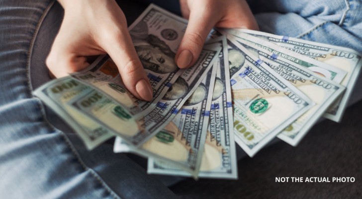 En pappa ber sin vuxna dotter ge tillbaka alla pengar han har spenderat på henne: "Hon är skyldig mig 18 000 dollar"
